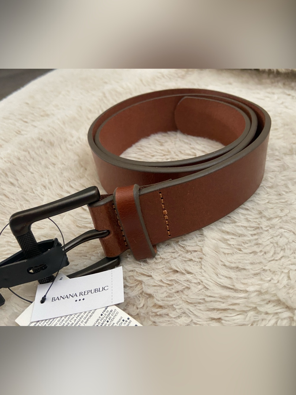 Banana Republic Brown Leather Men's Belt with Dark Metal Buckle